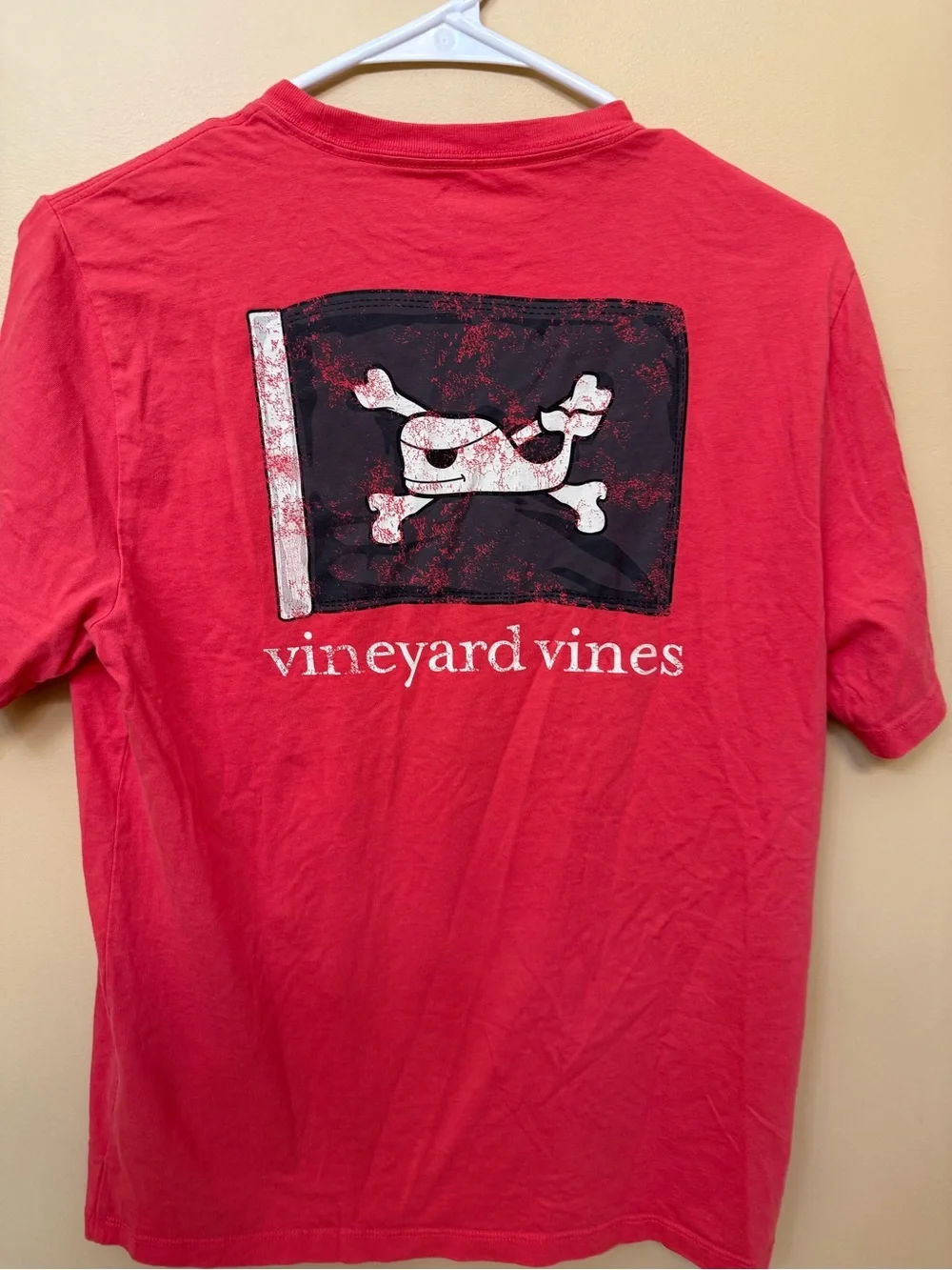 Vineyard Vines Short Sleeve Pocket Tee in Red